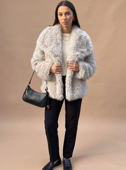 Clara | Kurzer, flauschiger Kunstpelzmantel für Damen mit weichem Design für den Herbst