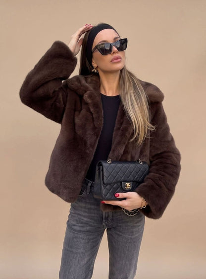 Agnes | Kurze Kunstpelzjacke für Damen mit klassischem Kragen und flauschigem Design