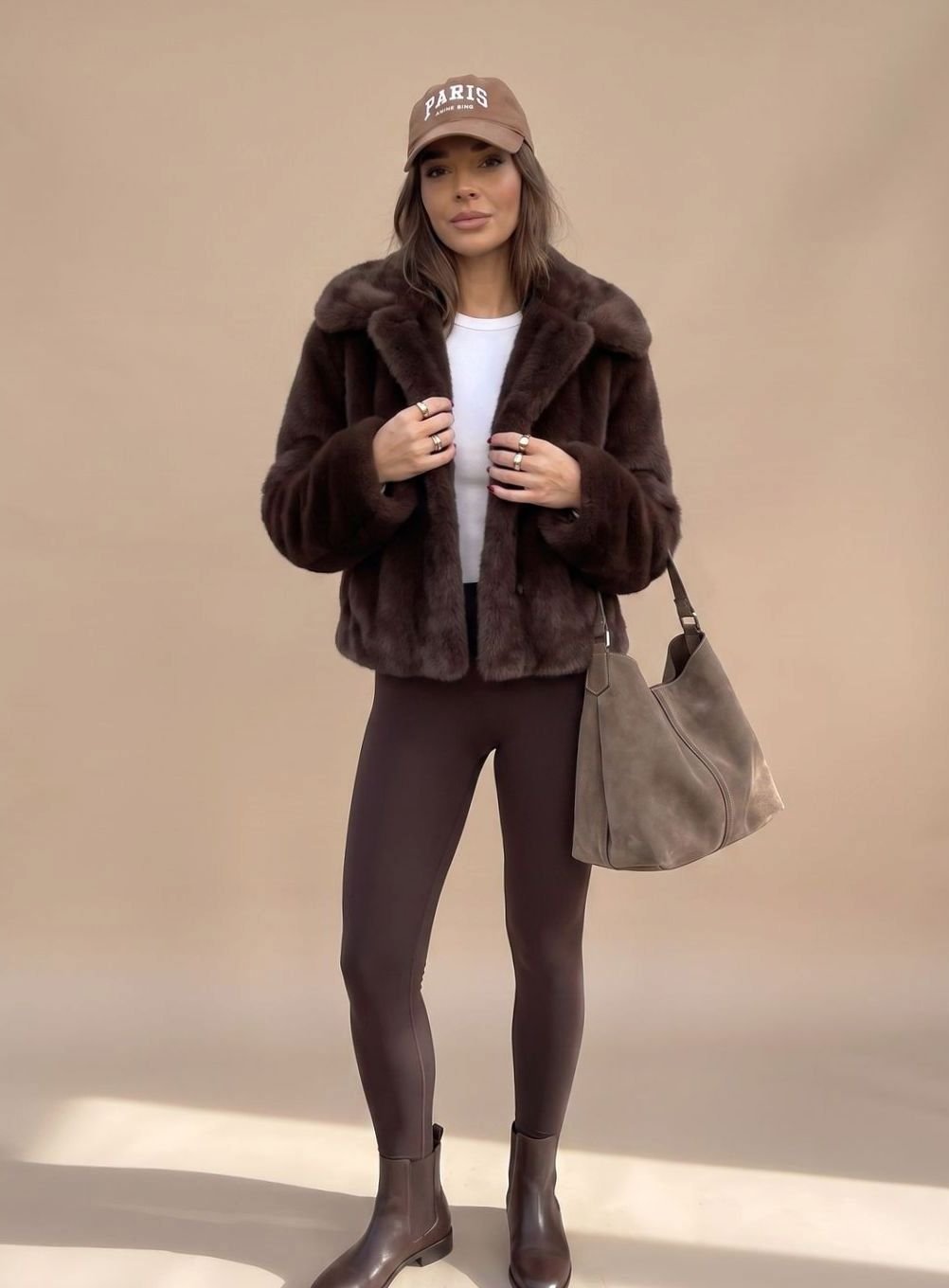 Agnes | Kurze Kunstpelzjacke für Damen mit klassischem Kragen und flauschigem Design