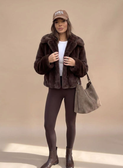 Agnes | Kurze Kunstpelzjacke für Damen mit klassischem Kragen und flauschigem Design