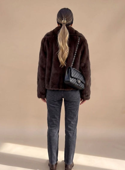 Agnes | Kurze Kunstpelzjacke für Damen mit klassischem Kragen und flauschigem Design