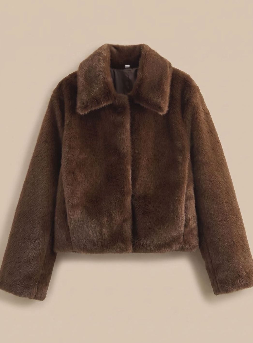 Agnes | Kurze Kunstpelzjacke für Damen mit klassischem Kragen und flauschigem Design