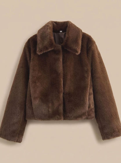 Agnes | Kurze Kunstpelzjacke für Damen mit klassischem Kragen und flauschigem Design