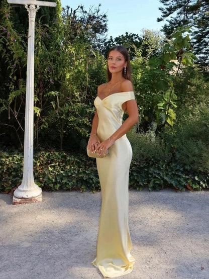 Inger | Satin maxikjole med off shoulder og aftenkjole stil