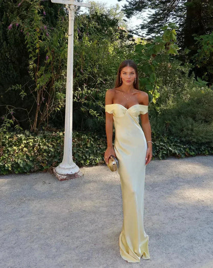 Inger | Satin maxikjole med off shoulder og aftenkjole stil