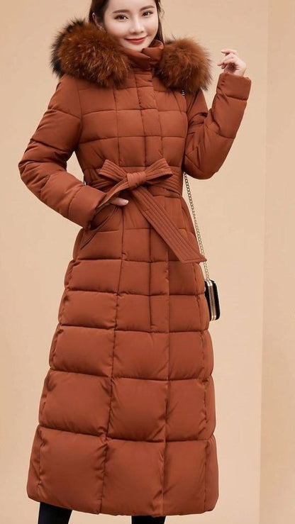 Ellen | Exklusiver langer Puffer-Mantel für Damen mit Kapuze und luxuriösen Pelzdetails