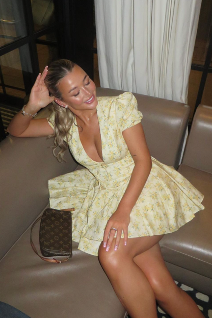 Rikke | Dame minikjole i A-form med blomsterprint og puffærmer